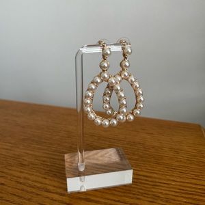 Gold/Pearl earrings